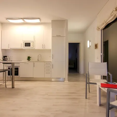 Amazing Loft With Coast Views And Swimming Pools דירה